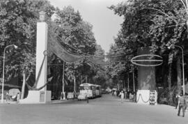 Feria de Málaga. Entrada al recinto ferial. Parque de Málaga. Julio de 1963