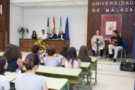 Actuación de Raquel Framit y Daniel Mora en la graduación de alumnos del CIE-UMA el Día del Españ...