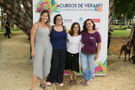 Grupo de voluntarias de la Asociación Mujeres en Zona de Conflicto. Cursos de Verano de la Univer...