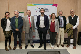 Foto de grupo momentos previos a la conferencia "Dialogando", con Pere Estupinyà. Facul...
