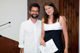 José Manuel Rodríguez con una alumna en su graduación. Centro Internacional de Español. Julio de ...