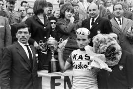Antonio Barrutia ganador de la X Vuelta Ciclista a Andalucía. Málaga. Febrero, 1963.