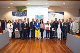 Foto de grupo tras la presentación de la XIV edición de los Cursos de Verano de la Universidad de...