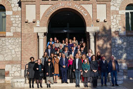 Foto de grupo tras la toma de posesión de nuevos funcionarios y funcionarias de la Universidad de...