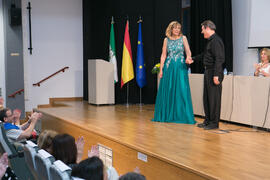 La soprano Ascensión Padilla y el pianista Ernesto Gabaldón tras su actuación. Graduación y claus...
