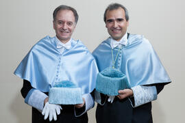 Retrato de Juan Antonio Perles y Antonio Soler previo a su investidura como Doctor "Honoris ...