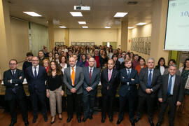 Foto de grupo previa al III Encuentro "10Graduadxs10". Facultad de Ciencias Económicas ...