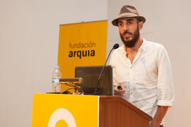 Carles Oliver Barceló. Presentación del proyecto "Ecobarrio UAC2 en Campos, Mallorca". ...