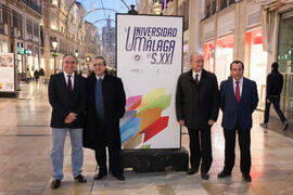 Foto de grupo en la inauguración de la exposición "La Universidad de Málaga del Siglo XXI&qu...