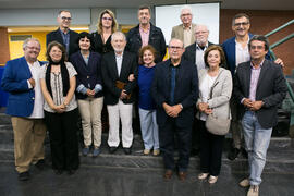 Foto de grupo tras el homenaje a Pablo García Baena y Antonio Garrido. Biblioteca General. Octubr...