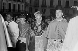 Procesión encabezada por el obispo Herrera Oria con motivo de la muerte del papa Juan XXIII. Juni...