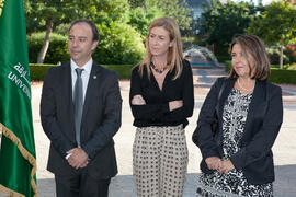 Pedro Farias, Chantal Pérez y Mª Ángeles Rastrollo en la inauguración de la Oficina de la Univers...