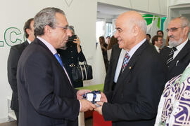 José Ángel Narváez y Hamid Al-Naimiy en la inauguración de la Oficina de la Universidad de Sharja...