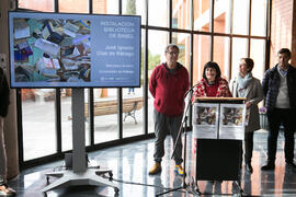 Tecla Lumbreras presenta la instalación "Biblioteca de Babel XIII", de José Ignacio Día...