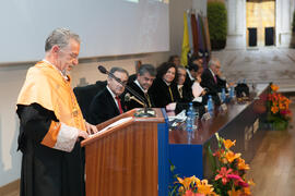Lázaro Rodríguez Ariza en la imposición de la Medalla de Oro de la Universidad de Málaga a la Uni...