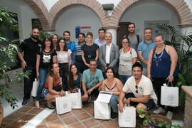 Foto de grupo tras la entrega de diplomas del curso "Patrimonio y Turismo Cultural". Cu...