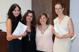 Esther García con alumnas en su graduación. Centro Internacional de Español. Agosto de 2014
