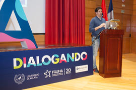 César Bona da su conferencia "Dialogando". Facultad de Derecho. Enero de 2017