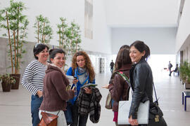 Alumnas de la Universidad de Málaga. Campus de Teatinos. Marzo de 2012