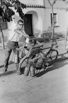 Málaga. Lechero por las calles de la ciudad. Agosto de 1963