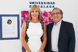 Katia Westerdahl y José Ángel Narváez tras la graduación de alumnos del CIE-UMA el Día del Españo...