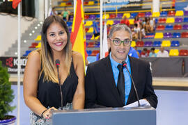 Presentadores de la ceremonia de clausura del Campeonato del Mundo Universitario de Balonmano. An...