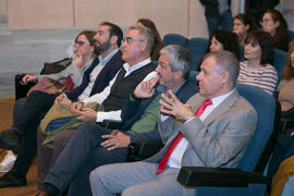 Antonio Flores y Diego Vera asisten a la conferencia "Dialogando", con Pere Estupinyà. ...