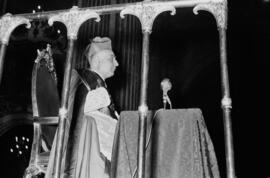 Procesión encabezada por el obispo Herrera Oria con motivo de la muerte del papa Juan XXIII. Mála...