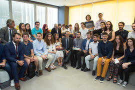 Alumnos con el ministro Pedro Duque en su visita al edificio The Green Ray. Campus de Teatinos. J...
