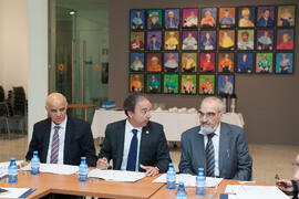 Hamid AL-Haimiy, Pedro Farias y Maamar Bettayeb en la firma del convenio con la Universidad de Sh...