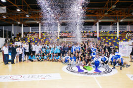Foto de grupo tras la ceremonia de clausura del Campeonato Europeo Universitario de Balonmano. An...