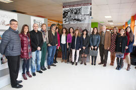 Fotografía de grupo en la inauguración de la exposición "Idígoras y Pachi. 50 años de la Fac...