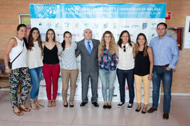 Pedro Montiel junto a algunos participantes en la gala del deporte de la Universidad de Málaga. M...