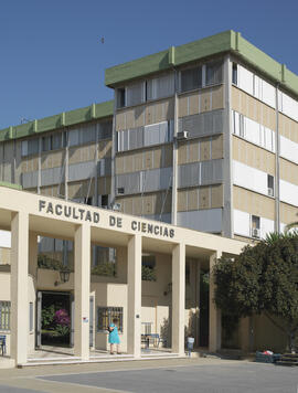 Fachada de la Facultad de Ciencias. Campus de Teatinos. Junio de 2007