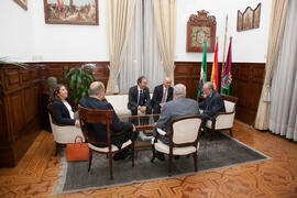 Reunión con el alcalde de Málaga posterior a la firma del convenio con la Universidad de Sharjah,...