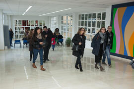 Alumnos momentos previos a la conferencia "Dialogando" con César Bona. Facultad de Dere...