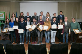 Foto de grupo tras la entrega de premios de la X Olimpiada de Economía. XI Jornadas Andaluzas de ...