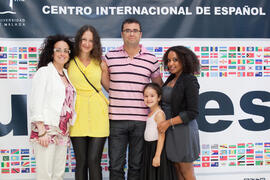 Cristina Ortega y Álvaro García con alumnos en su graduación. Centro Internacional de Español. Se...