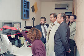 Visita del rector, José María Martín Delgado, al Centro de Tecnología de la Imagen. 1992