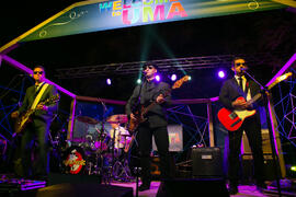 Actuación del grupo musical "Mochingo Blues Band". Welcome to UMA. Bienvenida a los alu...
