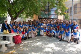 Foto de grupo tras la graduación y clausura del curso del Aula de Mayores de la Universidad de Má...