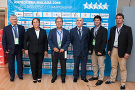 Foto de grupo previa a la ceremonia de apertura del Campeonato del Mundo Universitario de Balonma...