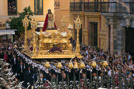 Trono del Santo Cristo Coronado de Espinas. Acto de la Hermandad de los Estudiantes en la Catedra...