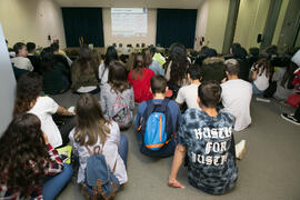 Estudiantes en la ponencia de Beatriz Lacomba "Prueba para el acceso y admisión a la Univers...
