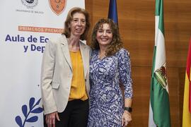 Isabel María Abad y Macarena Parrado. I Premios del Aula de Economía y Deporte de la Universidad ...