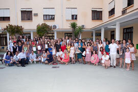 Foto de grupo tras la graduación de los alumnos del CIE de la Universidad de Málaga. Graduación e...