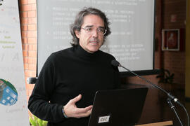 Enrique Navarrete en la presentación de la exposición bibliográfica "La Biblioteca Universit...