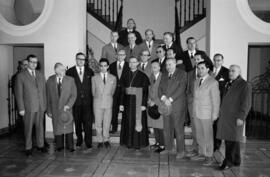 Málaga. Grupo de periodistas con Obispo. Enero de 1963