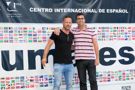 Álvaro García con alumno en su graduación. Centro Internacional de Español. Septiembre de 2014