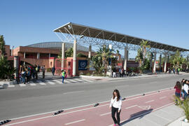 Llegada de estudiantes a las Jornadas de Puertas Abiertas de la Universidad de Málaga. Complejo P...